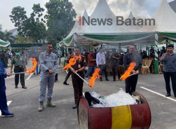 Kejari Batam Musnahkan Barang Bukti 209 Perkara Tindak Pidana