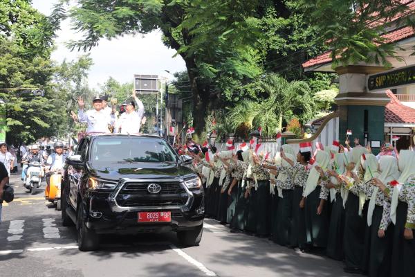Kabupaten Jombang Pamer Piala Adipura ke-14, Diarak Keliling Kota