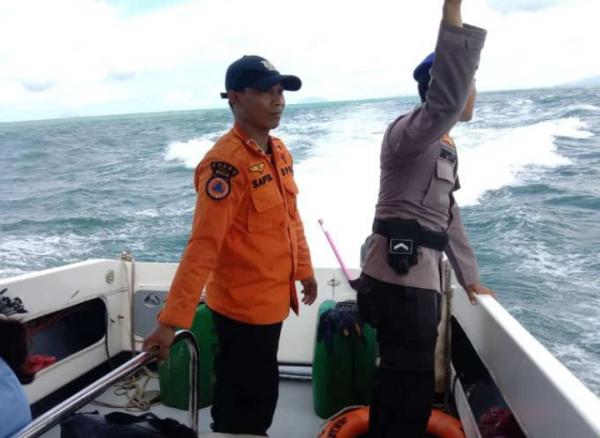Ditpolairud Polda Banten Bersama Tim SAR Lakukan Pencarian Nelayan Hilang Terbawa Arus