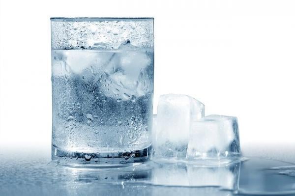Minum Air Es Bisa Bikin Badan Gemuk, Ini Penjelasannya