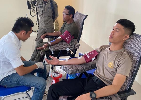 Personel Polres Aceh Utara Ikut Donor Darah Sambut HUT TNI-AU ke-78