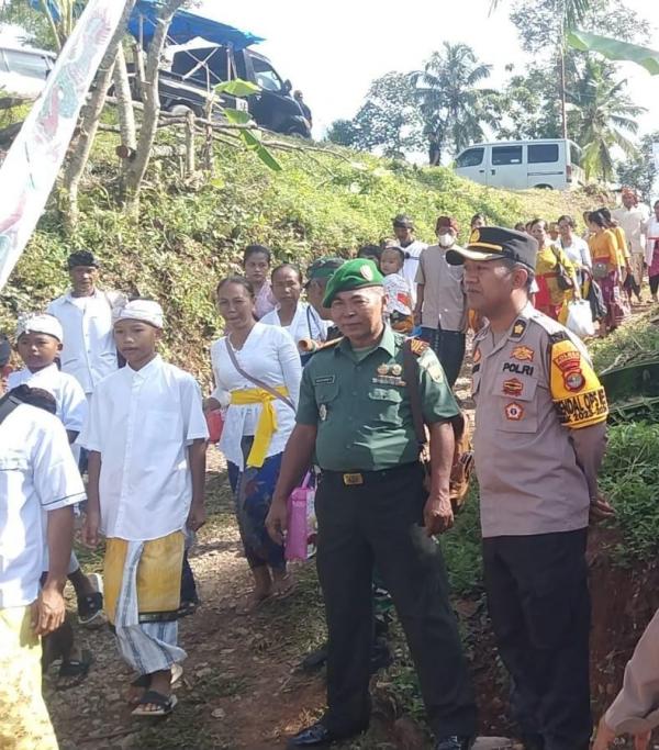 Koramil 424-09/Sukoharjo Amankan Kegiatan Melasti Umat Hindu di Panggung Rejo