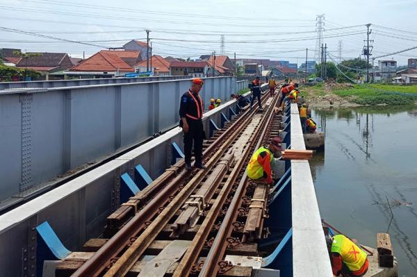 Ada Perbaikan Jembatan KA Kaligawe, Akses Jalan di Tegalrejo dan Purwosari Raya Ditutup