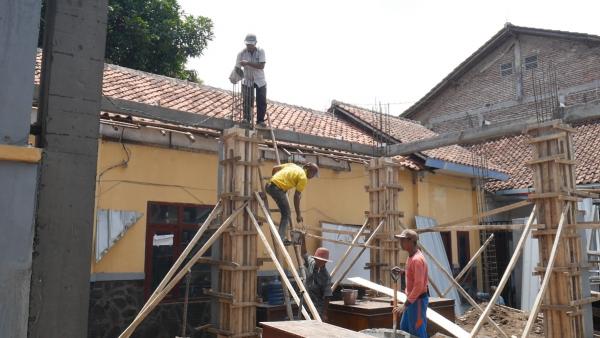 Pemdes Sambirampak Kidul Mulai Laksanakan Pembangunan Gedung Serba Guna dan Aspal Jalan