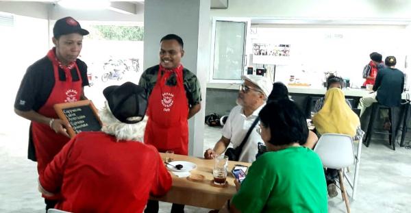 Bahasa Basudara Cafe, Sarana Santai Sambil Belajar Bahasa Inggris di Ambon