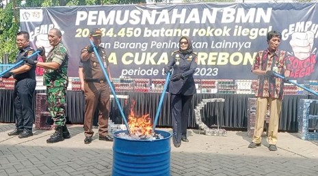 Gempur Rokok Ilegal, Bea Cukai Cirebon Musnahkan 20 Juta Batang Rokok 