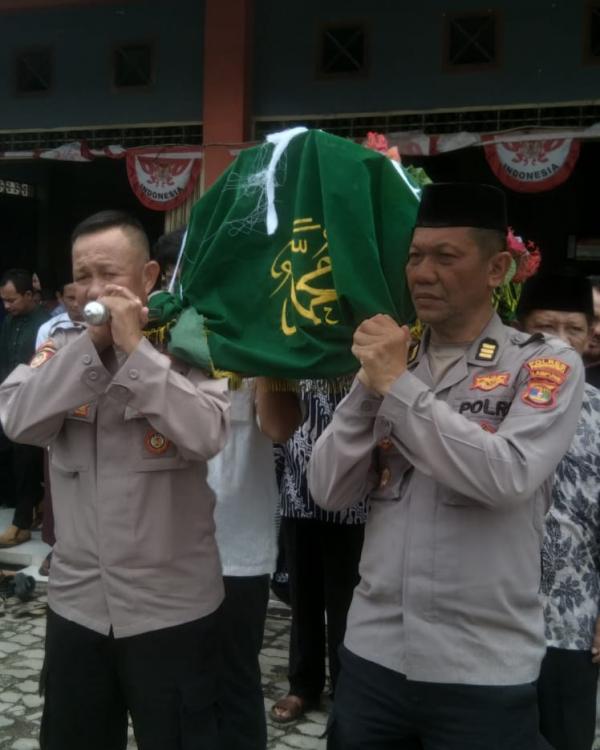 Hadir Dalam Suka Maupun Duka, Inilah Kepedulian Panit Binmas Polsek Pringsewu kota Membantu Pemakama