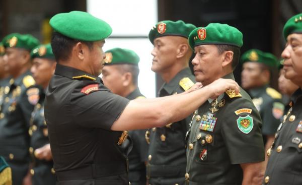 Tongkat Komando Pangdam III Siliwangi Resmi Beralih ke Mayjen TNI Mohammad Fadjar
