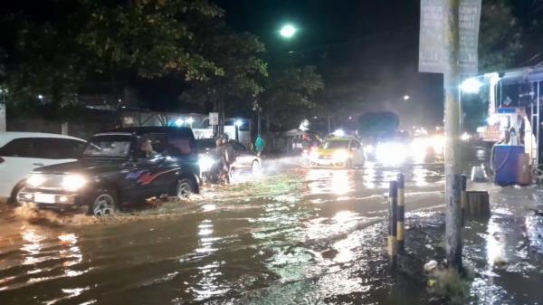 Akibat Banjir, Jalur Pantura Probolinggo Macet
