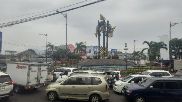 Arus Lalin di Bunderan Linggajaya Mangkubumi Tasikmalaya Macet, Ini Penyebabnya