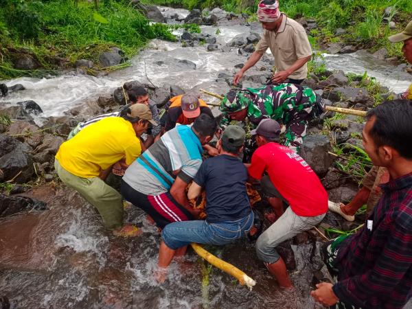 Warga Pakuniran Yang Terseret Arus Sungai Ditemukan Tewas