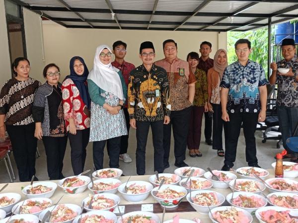 Hakim dan Warga PN Depok Sambut Bulan Suci Ramadan dengan Makan Bersama