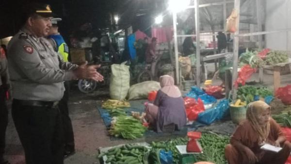 Patroli Subuh Polsek Kotapinang Cegah Praktik Premanisme hinggga Pungli di Pasar Tradisional
