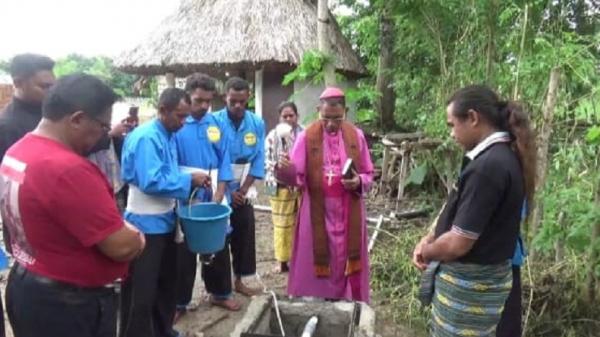 Uskup Atambua Pimpin Doa Syukur dan Pemberkatan Sumur Bor di Kebun Kelompok Tani Banopo