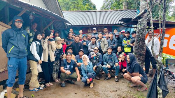 Sambut Ramadhan, Ratusan Relawan di Banten Gelar Kemping Munggahan di Gunung Karang Pandeglang