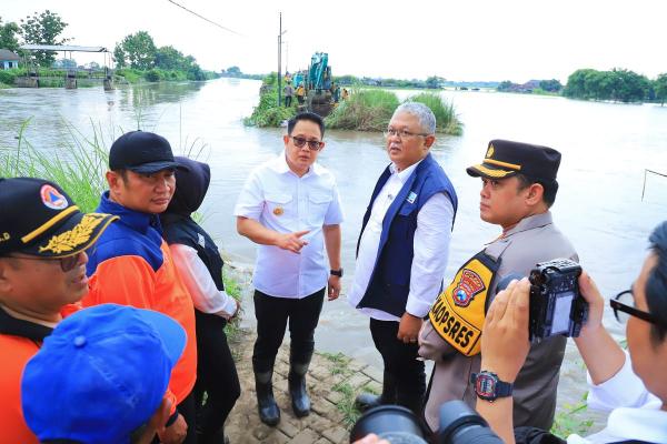Potensi Bencana Hidrometeorologi Meningkat, Pj. Gubernur Imbau Masyarakat Tingkatkan Kewaspadaan Potensi Bencana Hidrometeorologi Meningkat, Pj. Gubernur Imbau Masyarakat Tingkatkan Kewaspadaan