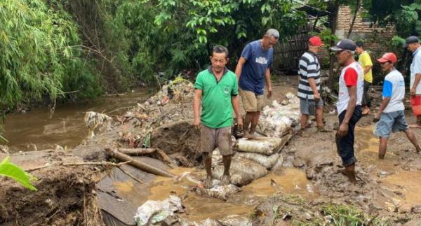 Korban Banjir Winongan Tambal Tanggul Sungai, BPBD: Kami Bantu Alat Berat
