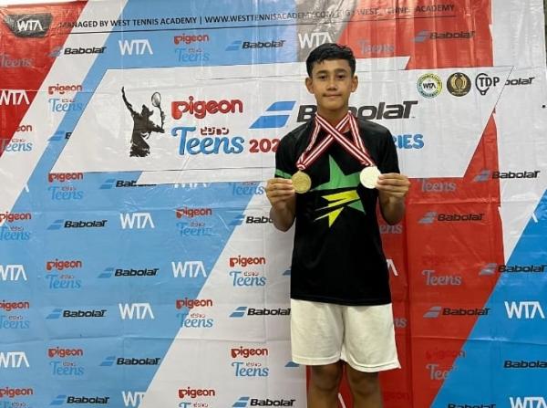 Petenis Muda Kabupaten Bogor Fakhri Akbar Sabet Dua Gelar WTA KU-16 seri II di Jakarta
