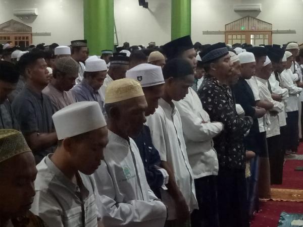 Sholat Tarawih Pertama di Masjid An-Nimah Pulau Panggang, Kepulauan Seribu