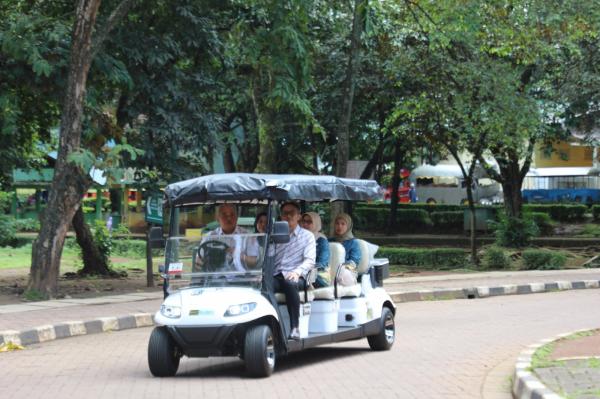 Dukung Transportasi Ramah Lingkungan, PT PE Donasikan Mobil Golf Listrik Untuk TMR