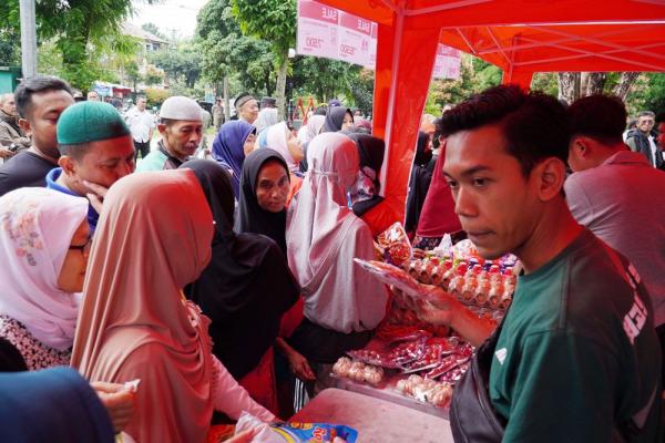 Dipantau Langsung Sekda Kota Bogor, Para Ibu Serbu Gelaran Pasar Murah Ramadhan di Menteng