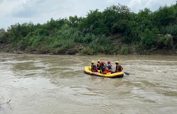 Tragis, Menantu Hanyut Terseret Arus saat Hendak Bantu Evakuasi Ibu Mertua di Sungai Gung