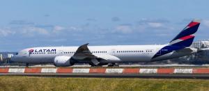 Pesawat LATAM Airlines Mendadak Terjun Bebas, Penumpang Teriak Histeris dan Menangis