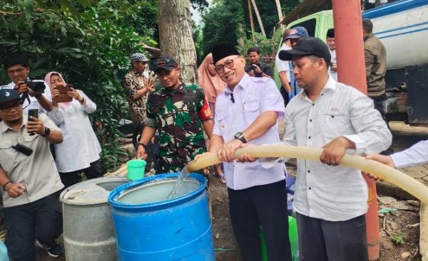 Pipa Sumur Bor Diputus, Wali Kota Cilegon Langsung Tanggap Bantu Warga yang Kesulitan Air Bersih