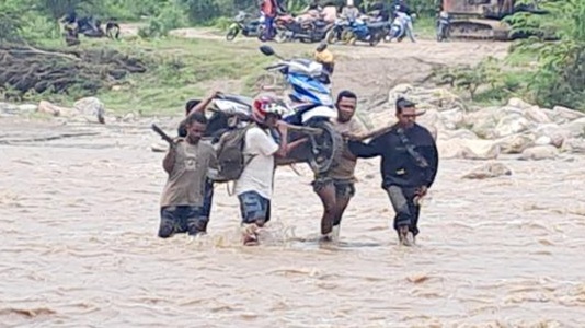 Kepala Puskesmas Babulu Diduga Ancam Bunuh Wartawan Saat Meliput Banjir di Malaka