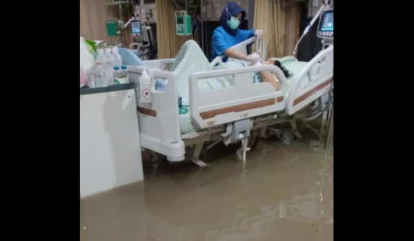 Banjir Lumpuhkan Pelayanan RS Pelita Anugerah Mranggen, Ratusan Pasien Dievakuasi