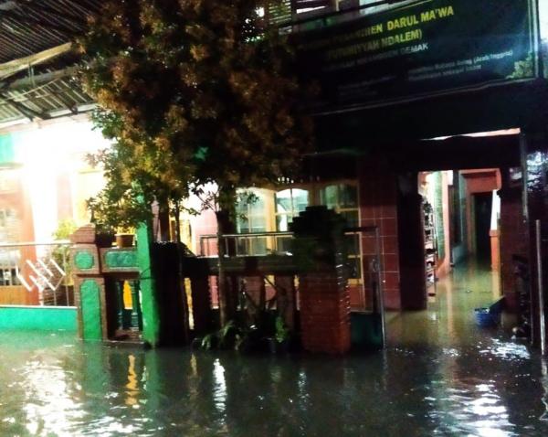Terendam Banjir, Yayasan Futuhiyyah Liburkan Sekolah
