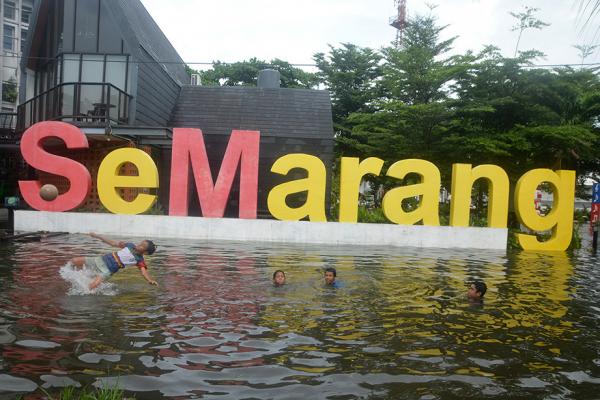 Potret Kawasan Kota Lama Semarang Bak Wisata Air