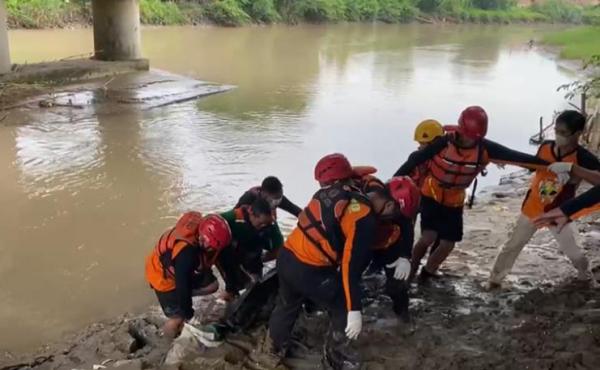 Tragis, Menantu Hanyut Terseret Arus Sungai Gung saat Bantu Evakuasi Mertua Ditemukan Tewas