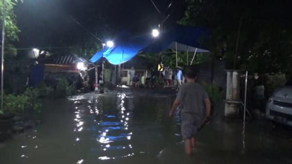 Banjir di Grobogan Meluas setinggi 1,5 Meter, Warga Mengungsi Diatas Tanggul