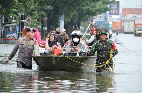 BMKG: Kota Semarang Dikepung Banjir akibat Penurunan Tanah dan Rob