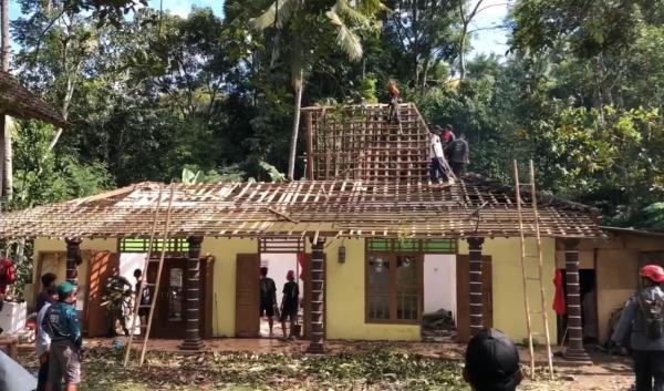 Cuaca Ekstrem, Sejumlah Rumah di Ngebel Ponorogo Rusak Tertimpa Pohon