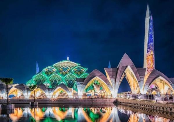 7 Masjid di Indonesia dengan Arsitektur Unik