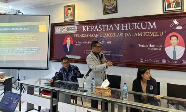Suarakan Kepastian Hukum, FH UWP Surabaya Gelar Seminar Ungkap Esensi Demokrasi dalam Pemilu