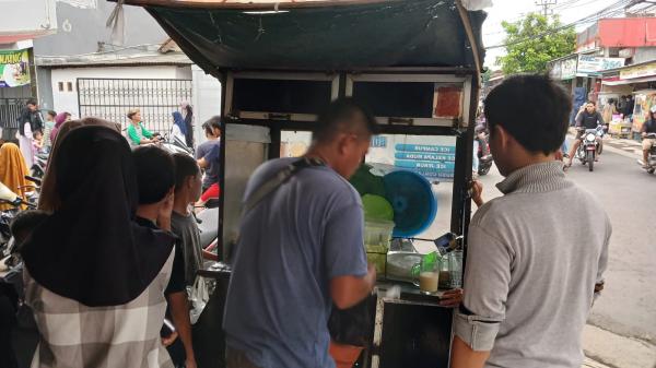 Berkah Ramadhan 2024, Penjual Es Campur di Pertigaan Jalan Air Tanjung Ramai Diserbu Pembeli