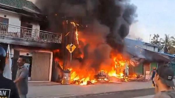 Ruko Terbakar di Samarinda, Satu Penghuni Tewas Terperangkap Api