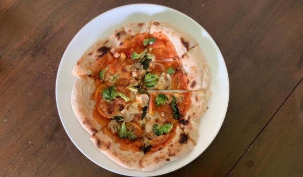 Cobain Kelezatan Pizza Unik di Ponorogo, Cara Masaknya Pakai Kayu Bakar