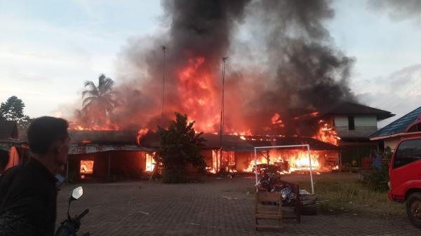 Kebakaran Hebat, 9 Rumah di Marga Sakti Bengkulu Utara Ludes dilalap Api