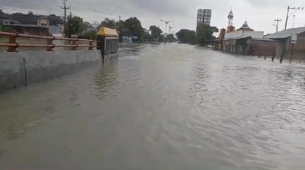 Penampakan Jalan Pantura Demak-Kudus Lumpuh Total akibat Banjir, Ketinggian Air Lebih 1 Meter