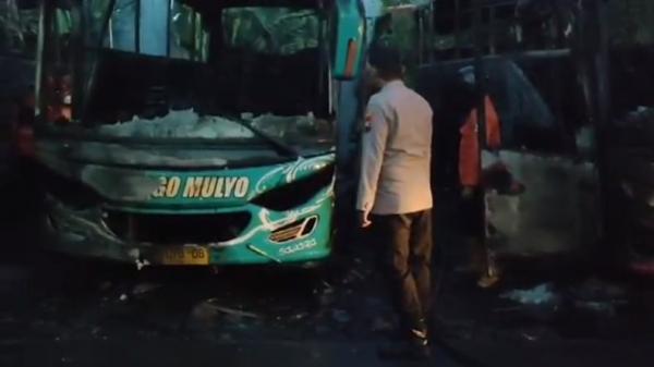 3 Armada Bus PO Margo Mulyo Hangus Terbakar di Pekalongan, Warga Panik