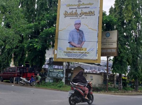 Pilkada Lombok Tengah 2024, Abah Fuad Mulai Tebar Pesona Lewat Spanduk