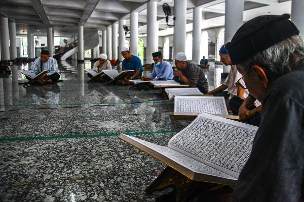 Potret Tadarusan Al Qur'an di Masjid Agung Palembang