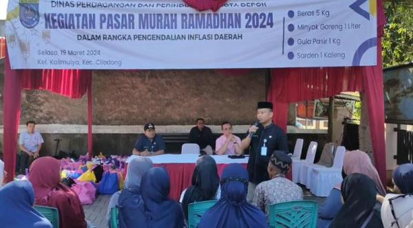 Sekda Kota Depok Supian Suri Datangi Pasar Murah Ramadhan 2024 di Kali Mulya