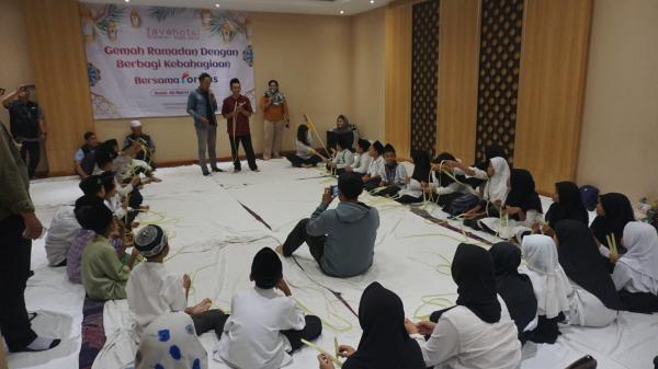 Bulan Suci Ramadhan, Puluhan Anak Yatim di Sidoarjo Diajari Cara Membuka Ketupat
