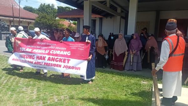 Aksi di Gedung DPRD Sragen, Aktivis GPKR Dukung Hak Angket dan Menuntut Pemakzulan Presiden Jokowi