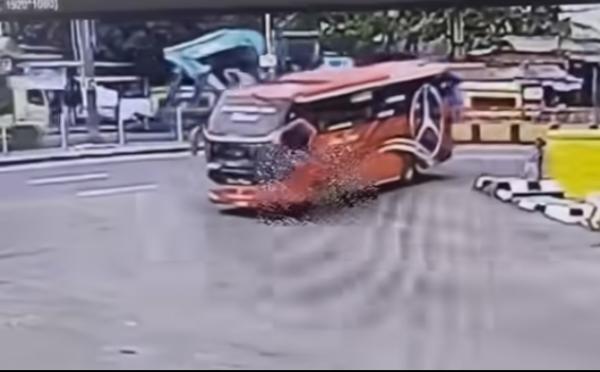 Tragis! Bocah 5 Tahun Tewas Terlindas Bus Telolet di Merak, Supir Bus Akui Tak Melihat Korban